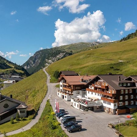 Hotel Enzian Zürs Buitenkant foto