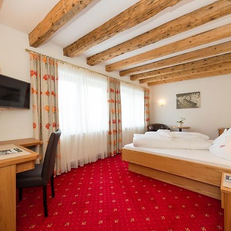 Hotel Enzian Zürs Buitenkant foto