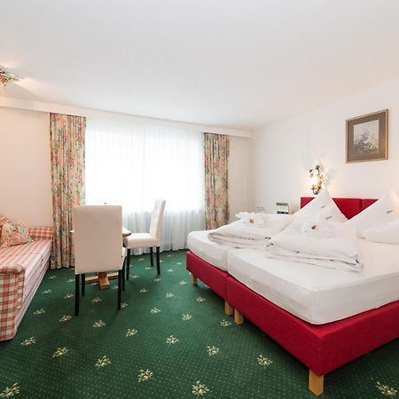 Hotel Enzian Zürs Buitenkant foto