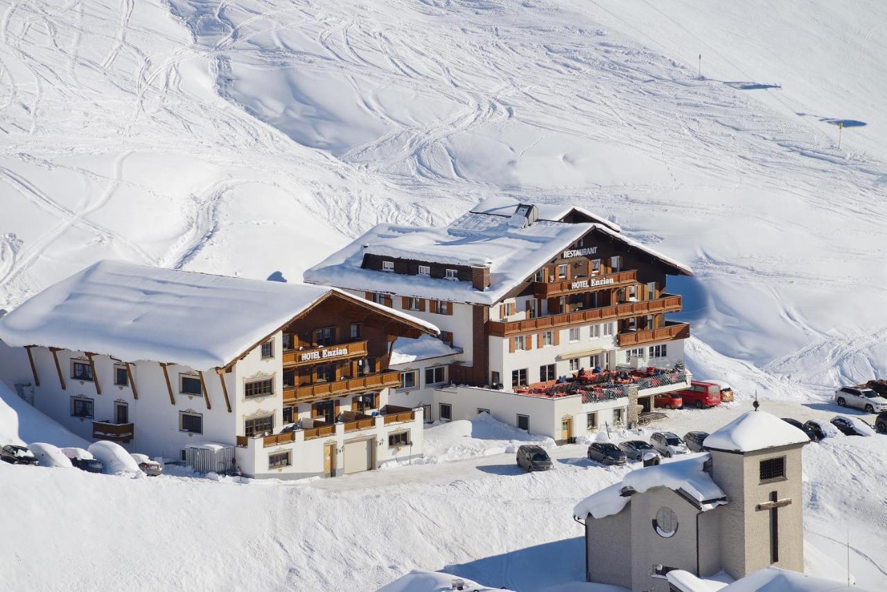 Hotel Enzian Zürs Buitenkant foto