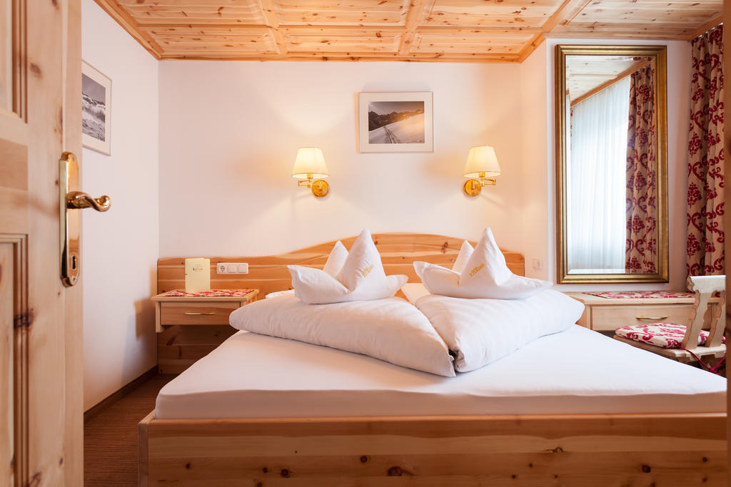 Hotel Enzian Zürs Buitenkant foto