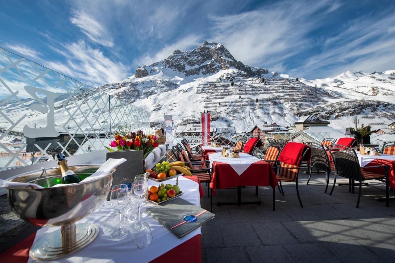 Hotel Enzian Zürs Buitenkant foto