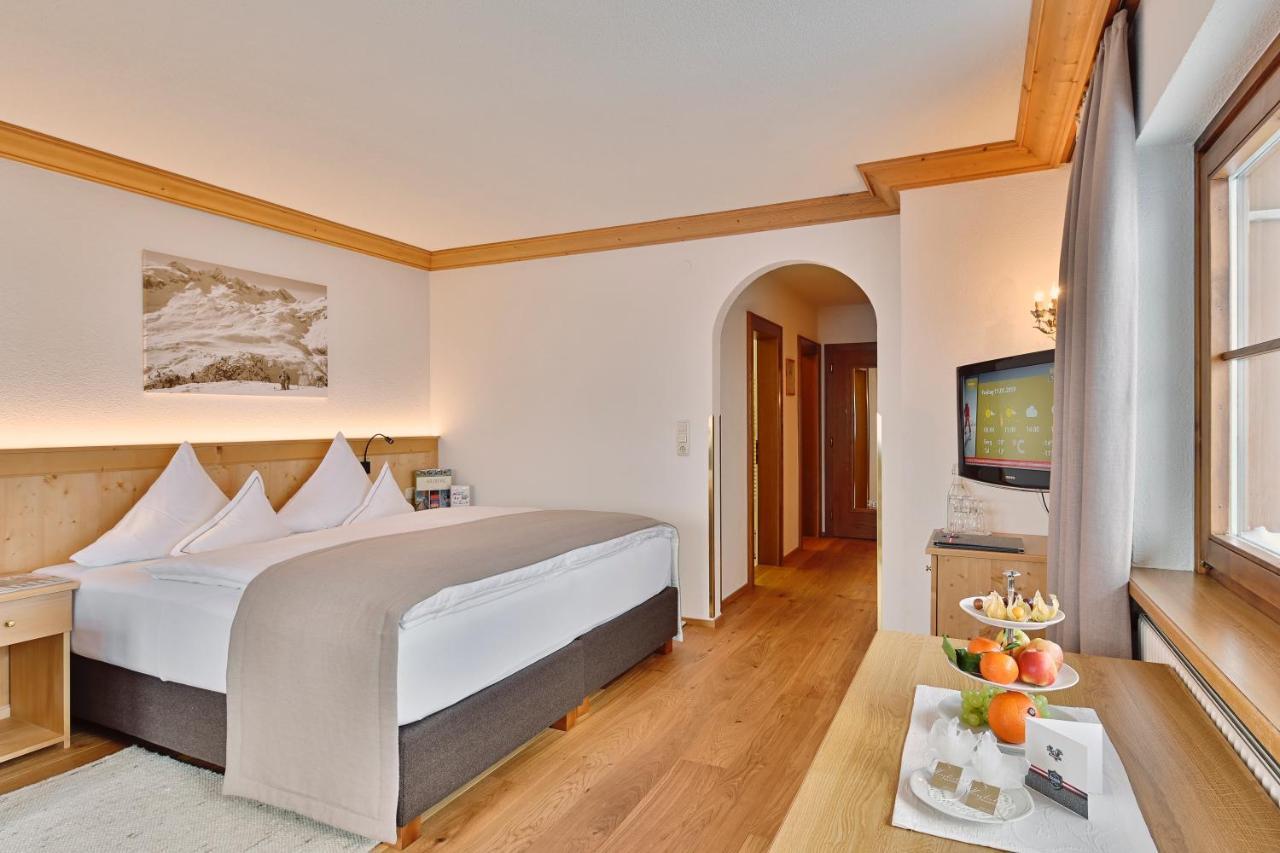 Hotel Enzian Zürs Buitenkant foto