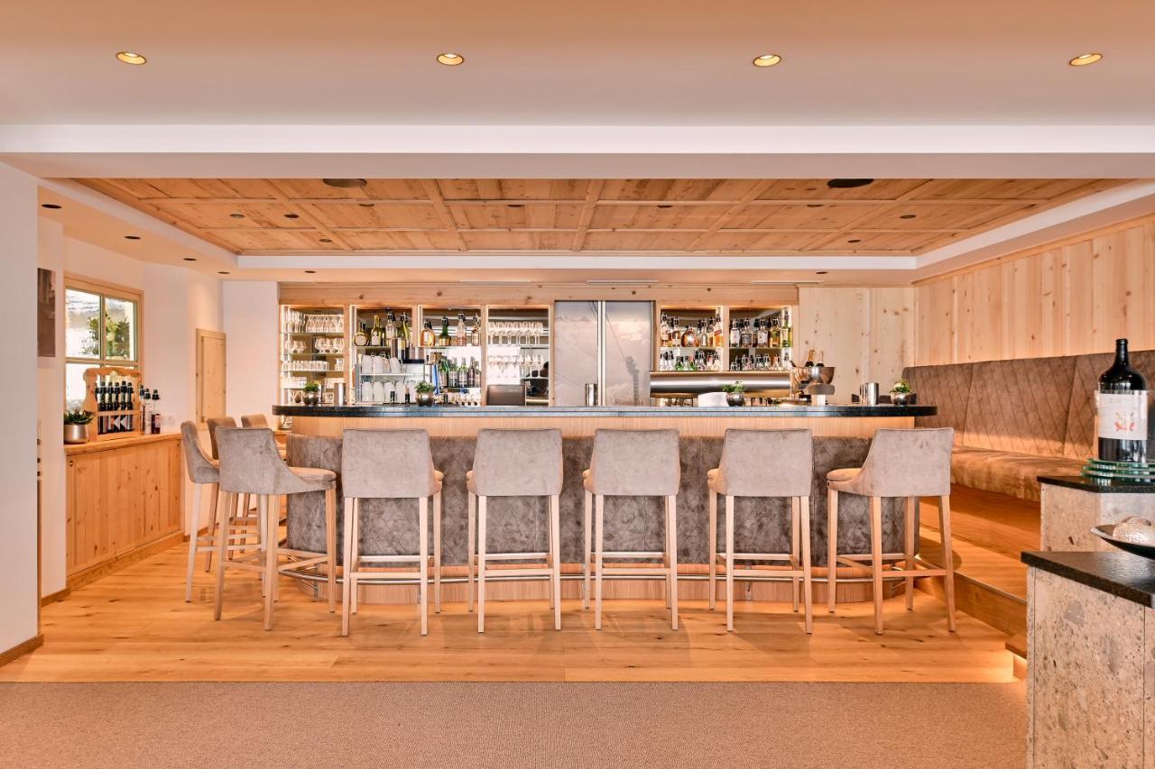 Hotel Enzian Zürs Buitenkant foto